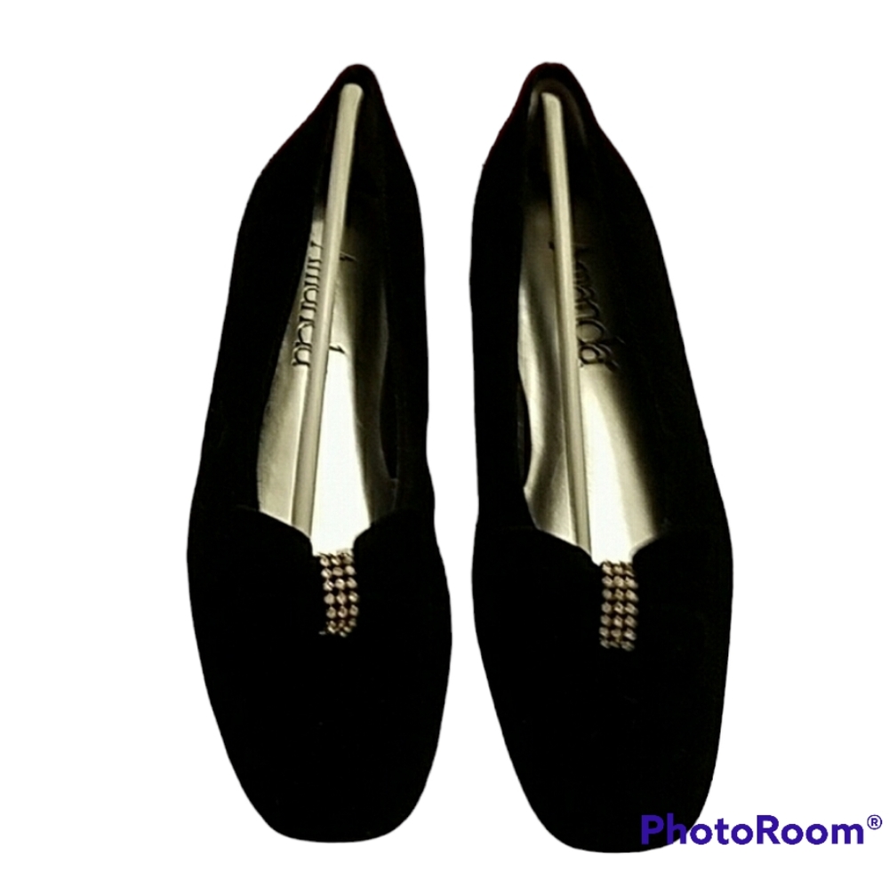 Amanda Velvet Pumps 8M NWT